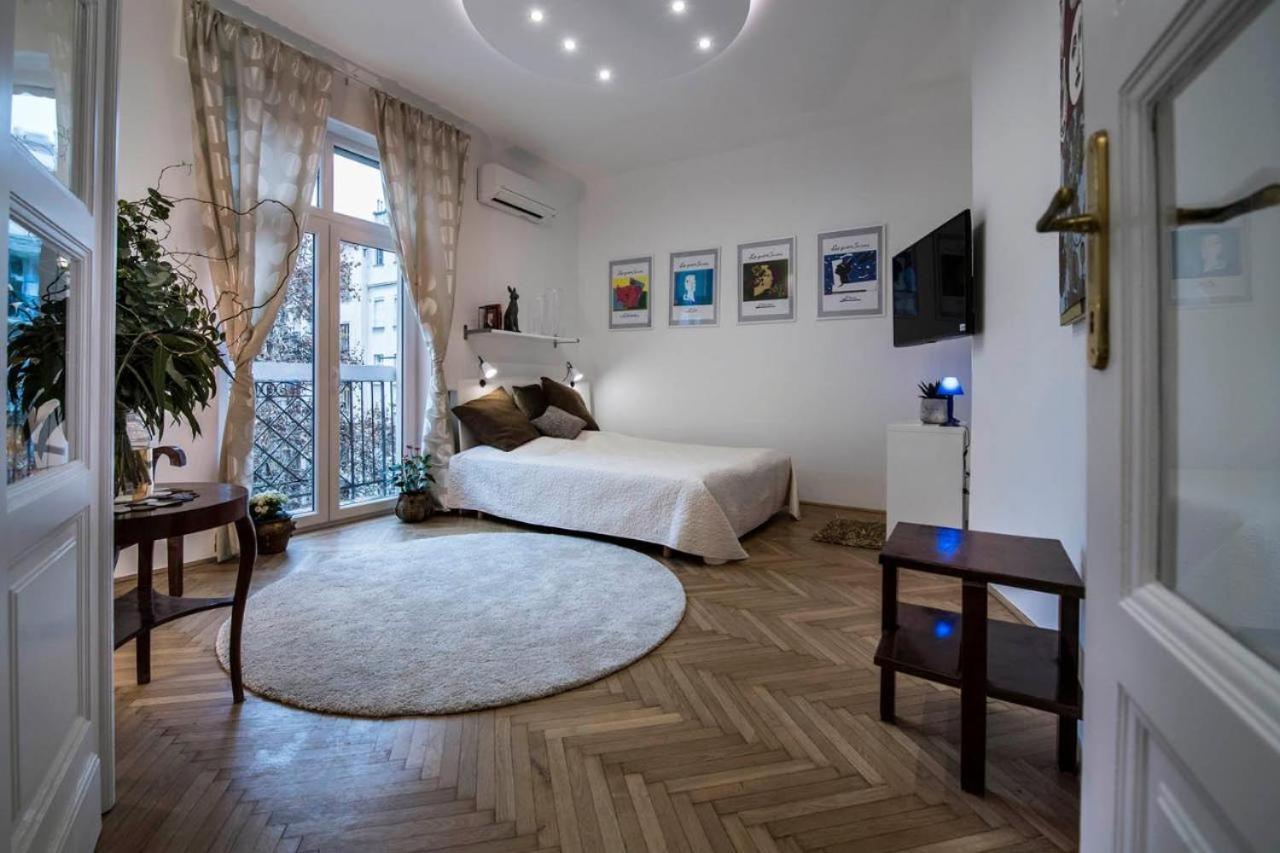 Gorgeous Flat Right Near The City Center Boedapest Buitenkant foto