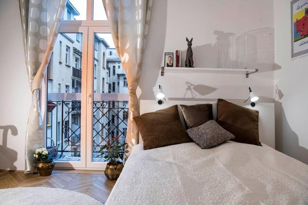 Gorgeous Flat Right Near The City Center Boedapest Buitenkant foto