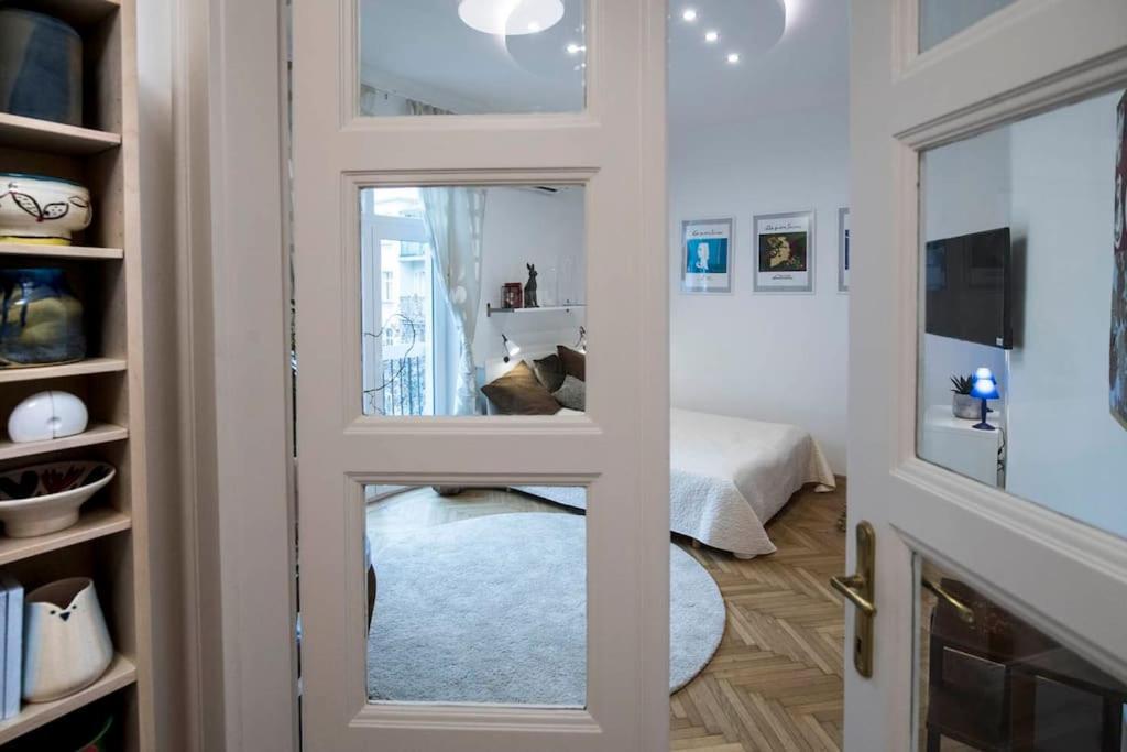 Gorgeous Flat Right Near The City Center Boedapest Buitenkant foto