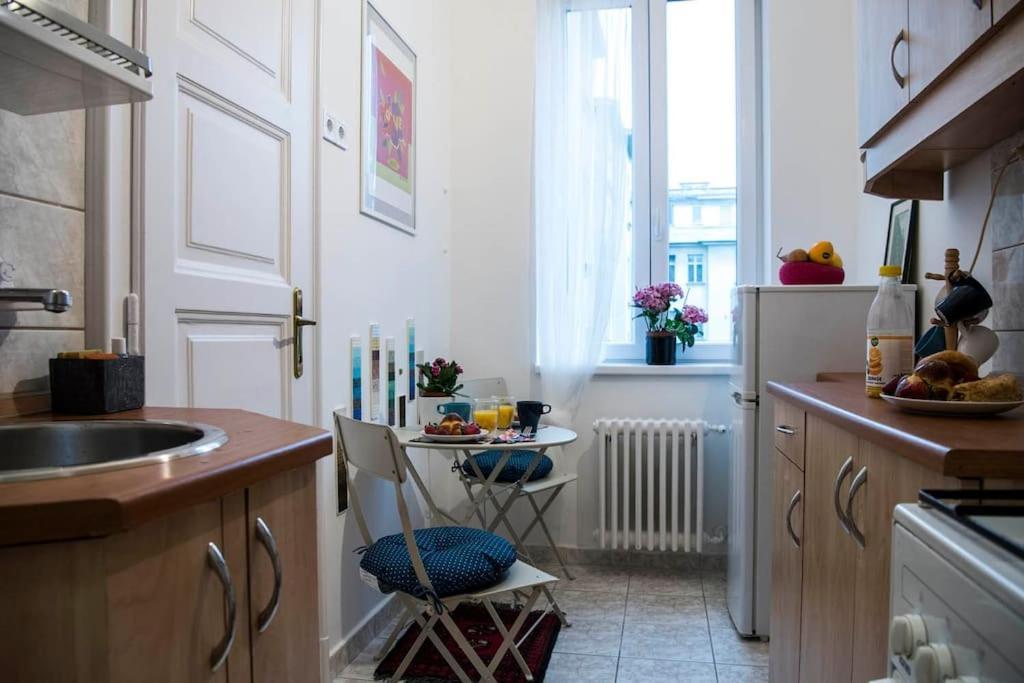 Gorgeous Flat Right Near The City Center Boedapest Buitenkant foto