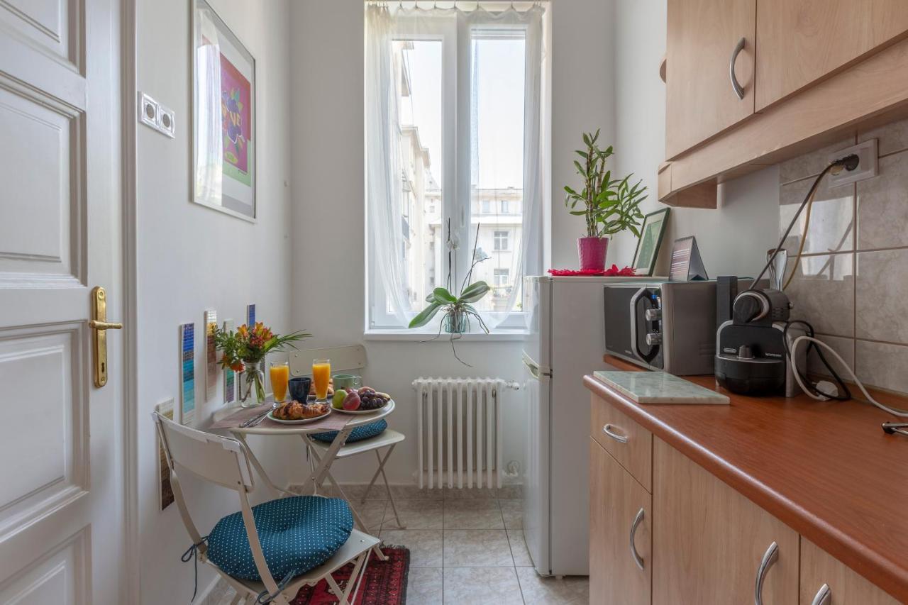Gorgeous Flat Right Near The City Center Boedapest Buitenkant foto